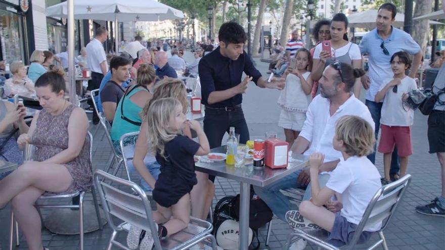 Antonio Díaz visita els carrers de Barcelona