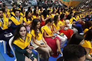 Los futuros médicos celebran su graduación por todo lo alto en el Multiusos Fontes do Sar