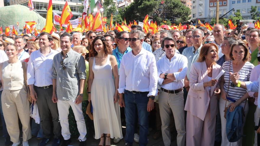 Feijóo exigeix a Sánchez &quot;eleccions ja&quot; davant de milers de persones a Madrid