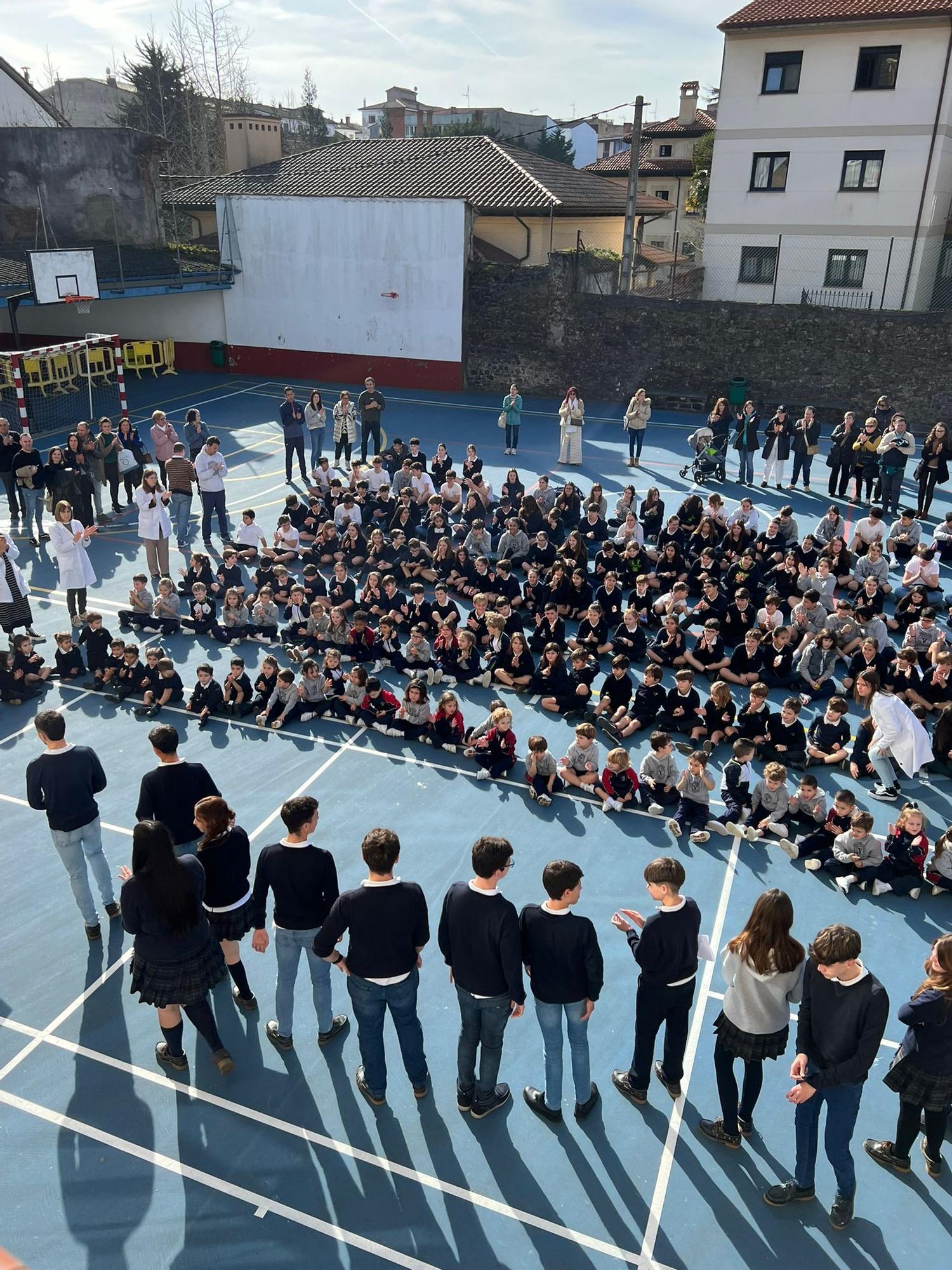 Carreras, murales y mercadillos: así celebraron en Villaviciosa el Día de la Paz