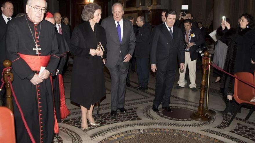 Los reyes Juan Carlos y Sofía inauguran la nueva iluminación de una basílica en Roma