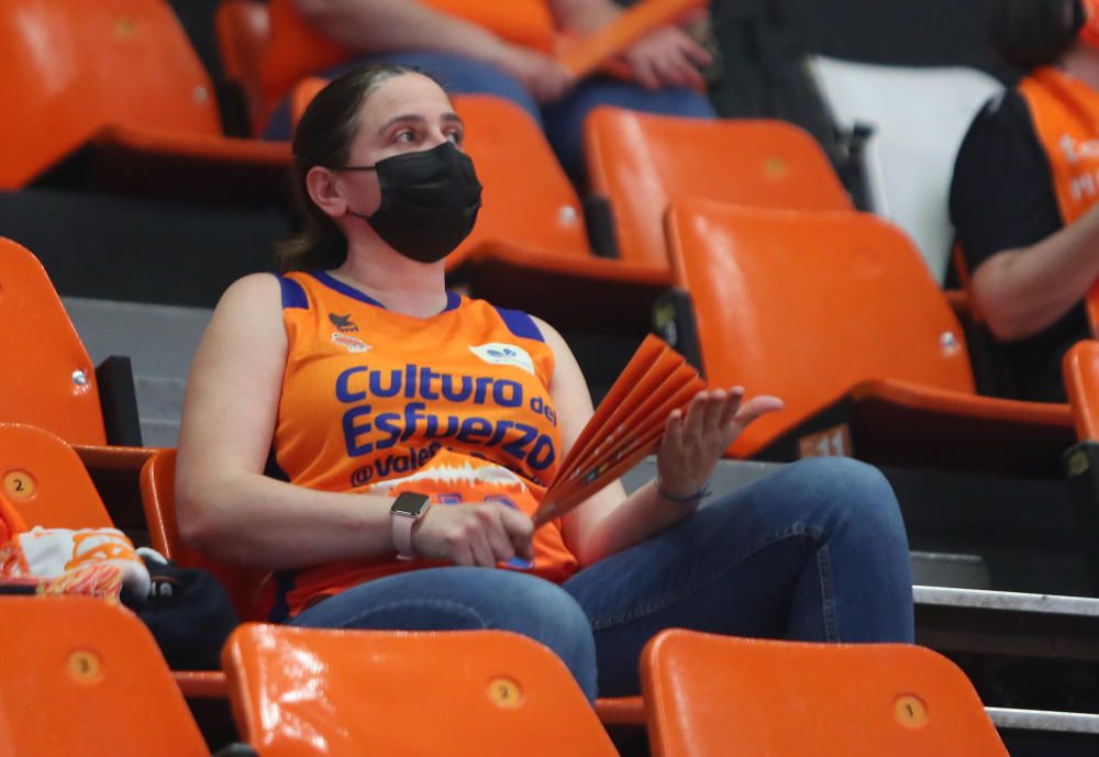 Pantallas gigantes en la Fonteta