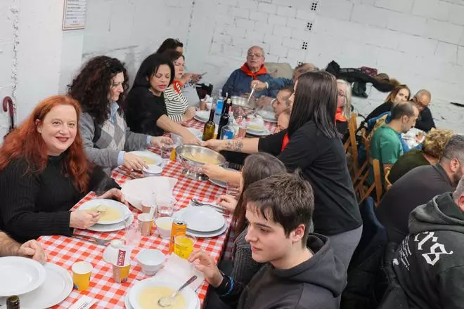 San Amaro se despide con un gran cocido en Matamá