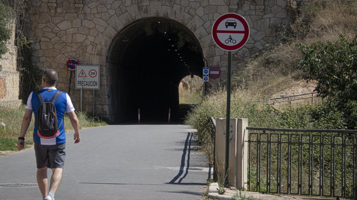 La Vía Verde de Alcoy cuenta con numerosos túneles en su recorrido