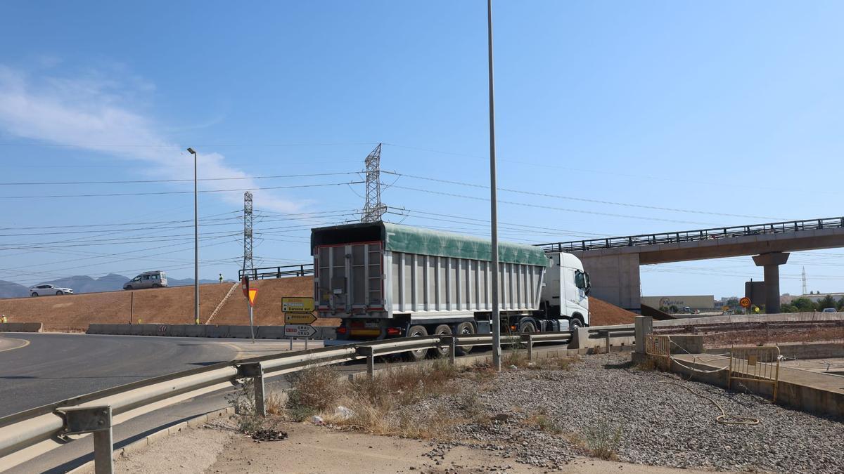 PortCastelló informa de desvíos provisionales por las obras del nuevo acceso ferroviario.