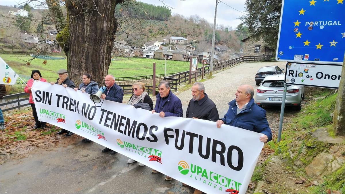 Rihonor se suma a la reivindicación por las paradas de tren