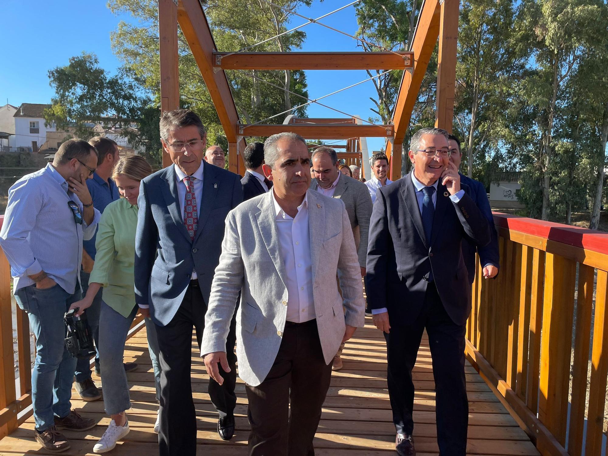 Álora recupera la pasarela peatonal sobre el río Guadalhorce