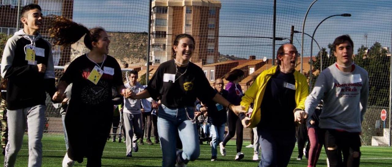 Actividades de los residentes de Santa Faz con discapacidad psíquica y alumnos del IES Cabo de la Huerta.