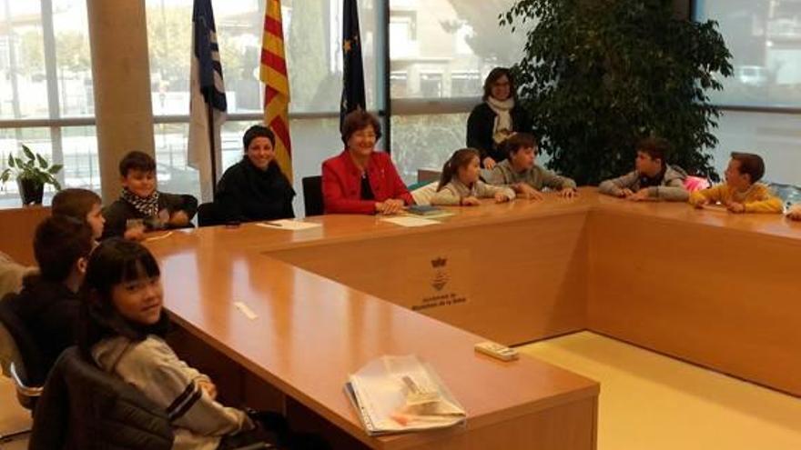 Riudellots Alumnat de Primària descobreix l&#039;ajuntament