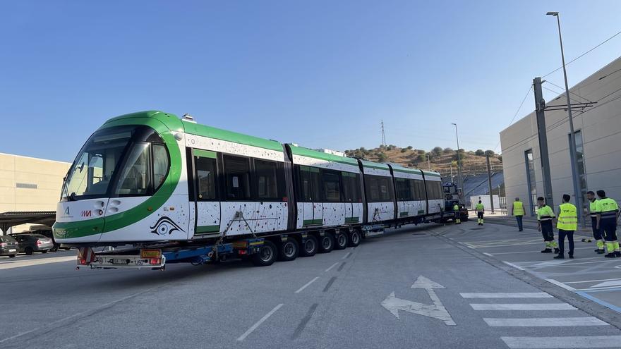 El nuevo tren de Metro de Málaga, a su llegada a talleres