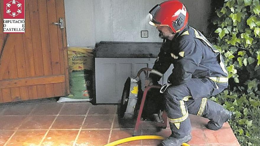 Muere un hombre en el incendio de su vivienda en la playa de Vinaròs