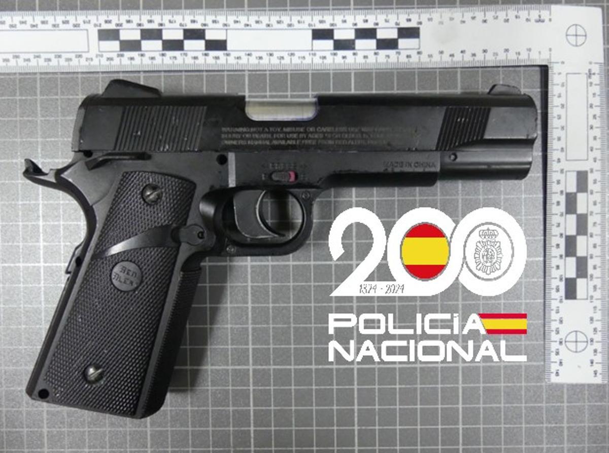 La pistola intervenida.