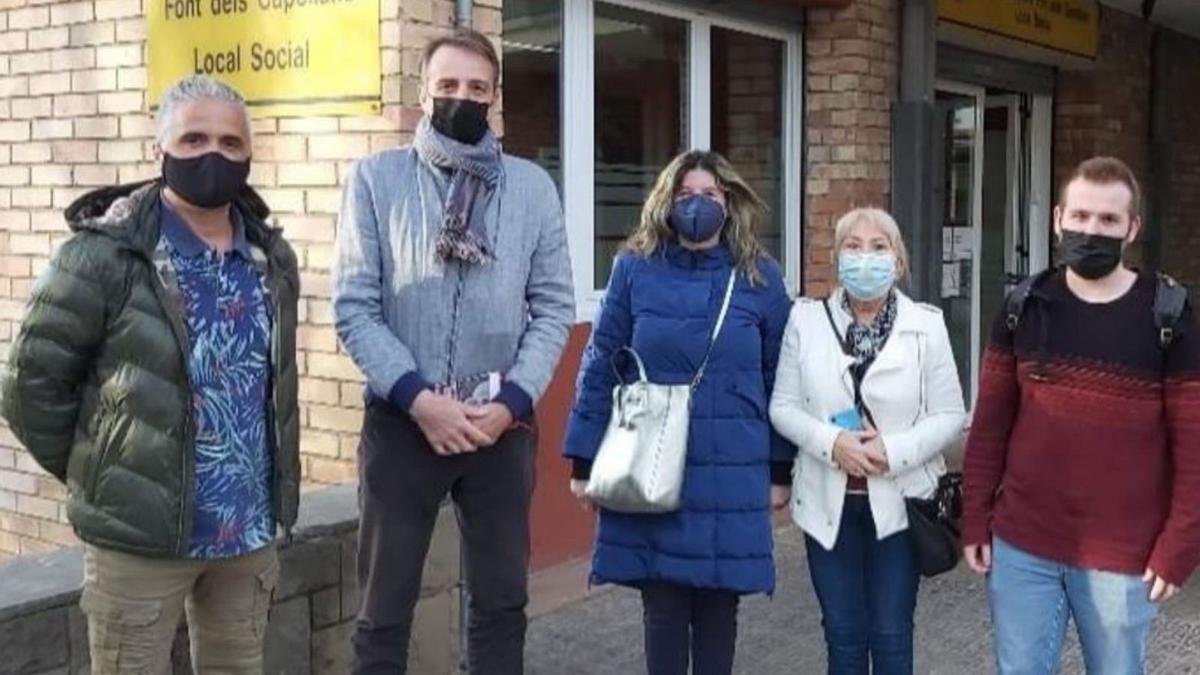 Imatge de la visita del PSC de Manresa al barri de la Font dels Capellans