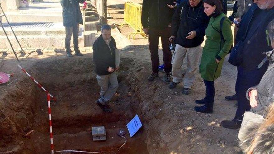 Encuentran diez cuerpos en una fosa común en el cementerio de Valladolid