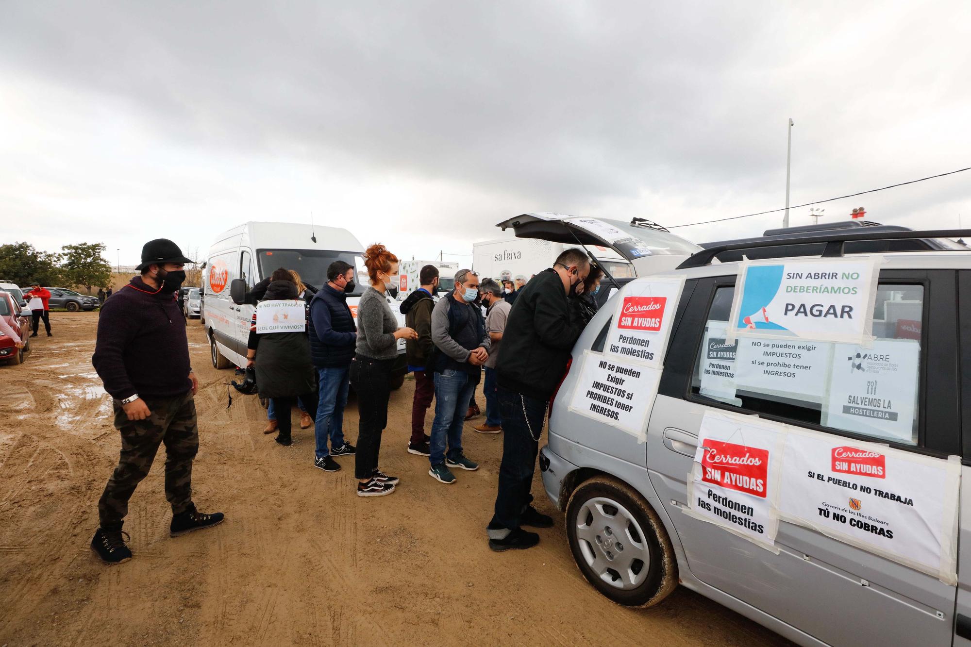 La manifestación motorizada de las patronales de Ibiza congrega a 120 vehículos