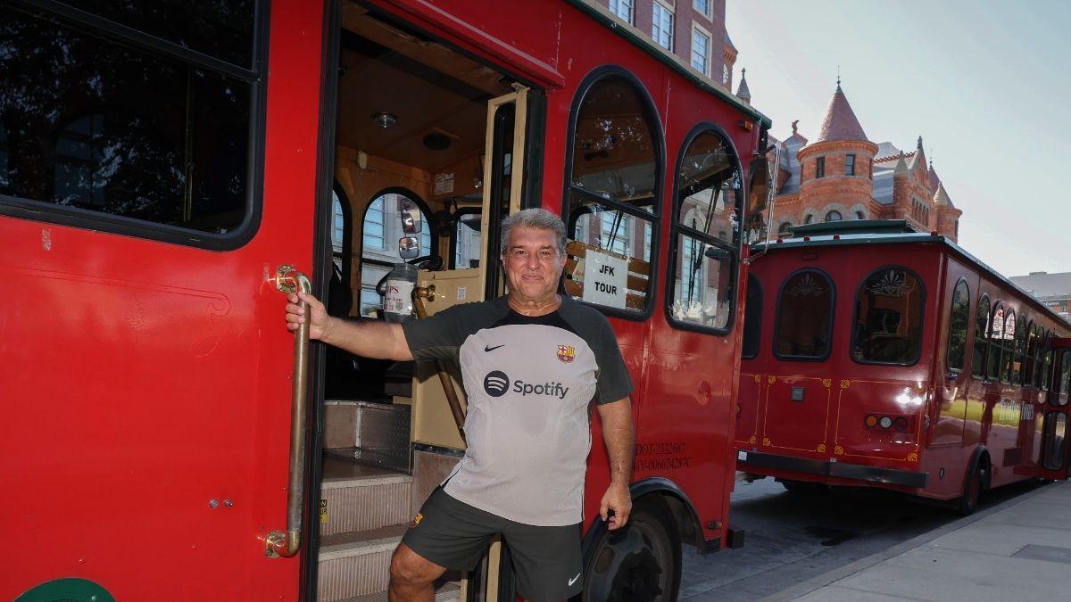 Joan Laporta, en un tranvia por las calles de Dallas