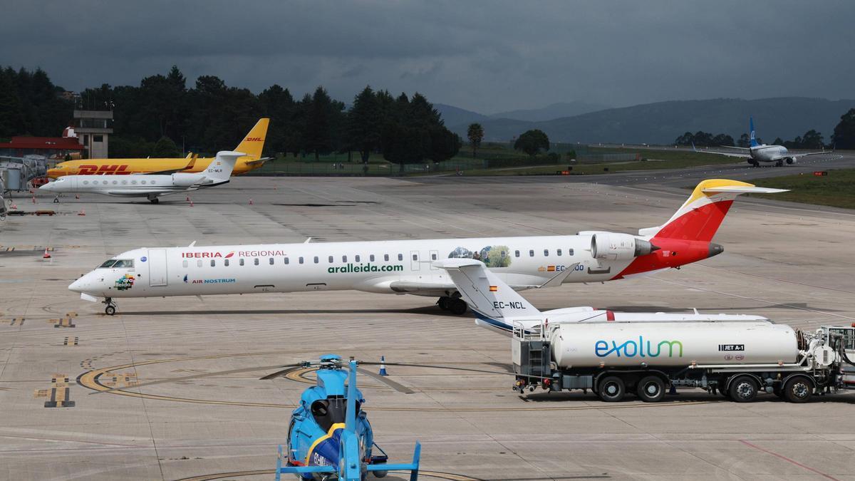 Aviones de carga, aviación ejecutiva y pasajeros en el aeropuerto de Vigo en el mes de abril