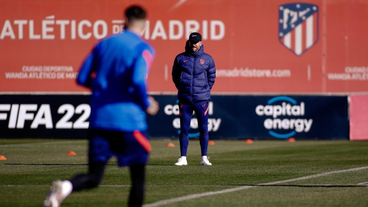 Simeone, durante el entrenamiento de esta mañana