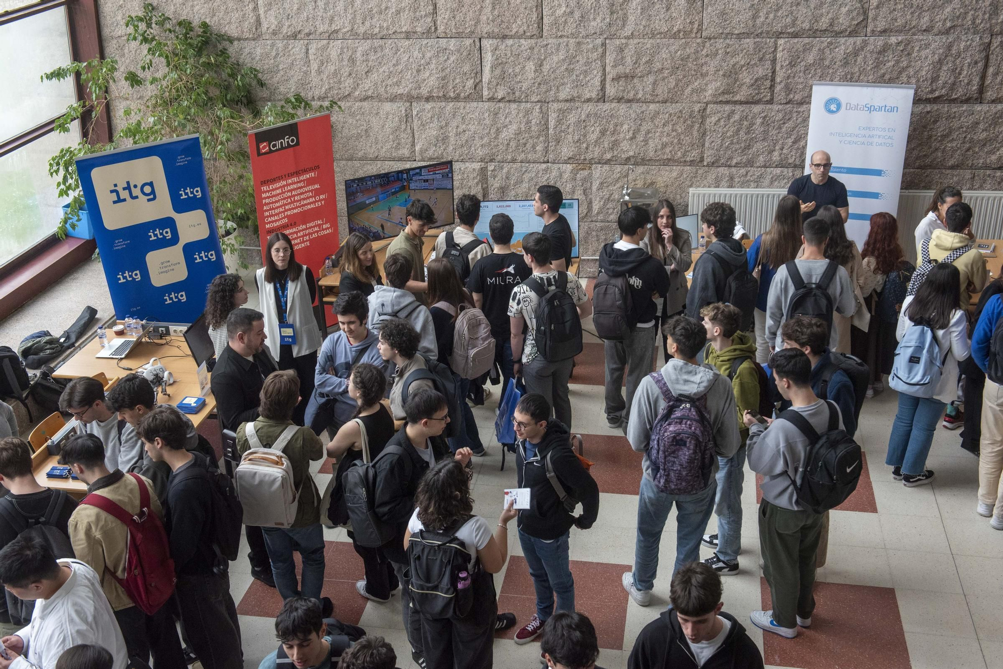 VI Feira de Prácticas e de Emprego en la Facultad de Informática
