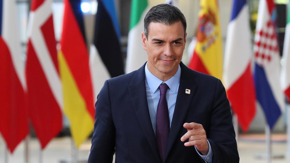 El presidente del Gobierno, Pedro Sánchez, ha considerado este jueves que la responsabilidad de PP y Ciudadanos, como partidos que se dicen de Estado, es facilitar la investidura, no bloquear y garantizar una cierta estabilidad al Gobierno de España.   En declaraciones a los periodistas a su llegada al Consejo Europeo en Bruselas.