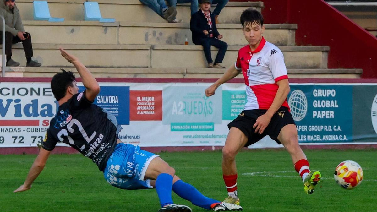 Adrián Lombao es un jugador en total proyección.
