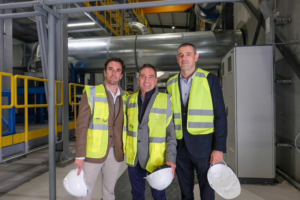 Ximo Puig inaugura la nueva fábrica de aluminio de Vialco en Villena