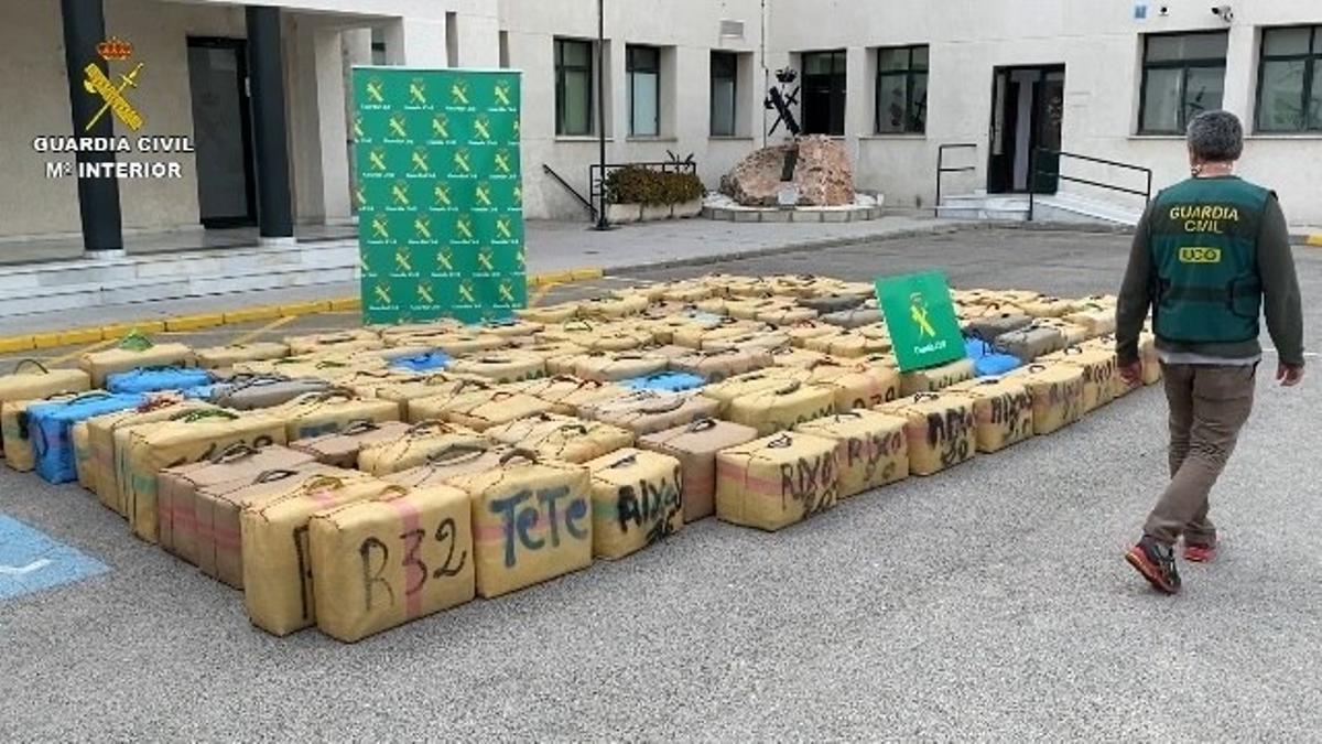 Fardos de hachís incautados en otra operación contra el narcotráfico en Málaga.