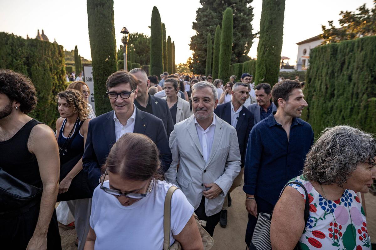 Salvador Illa y Jaume Collboni llegan al Teatre Grec para la inauguración del festival