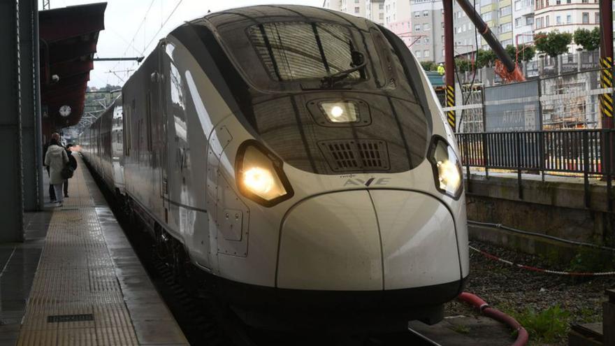 Una incidencia deja parado el primer AVE a Madrid a 500 metros de la estación de Ourense