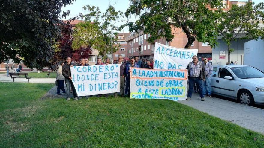 Concentración de trabajadores de Arcebansa, el pasado lunes