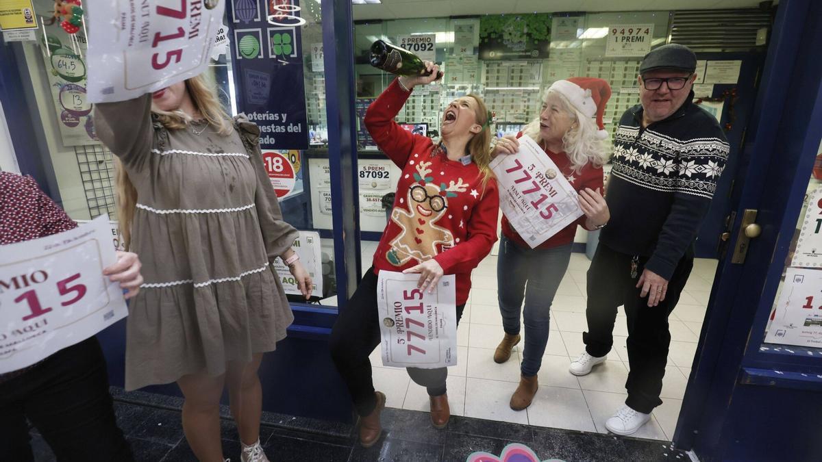 VÍDEO | El 77715, segundo quinto premio de la Lotería de Navidad, vendido en el Carrefour de la calle General Riera de Palma