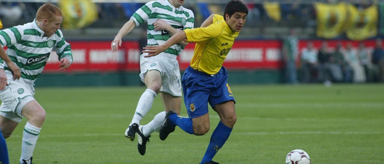 Riquelme, en el partido ante el Celtic de Glasgow de la temporada 2003-2004 en la vuelta de los cuartos de la Copa de la UEFA.