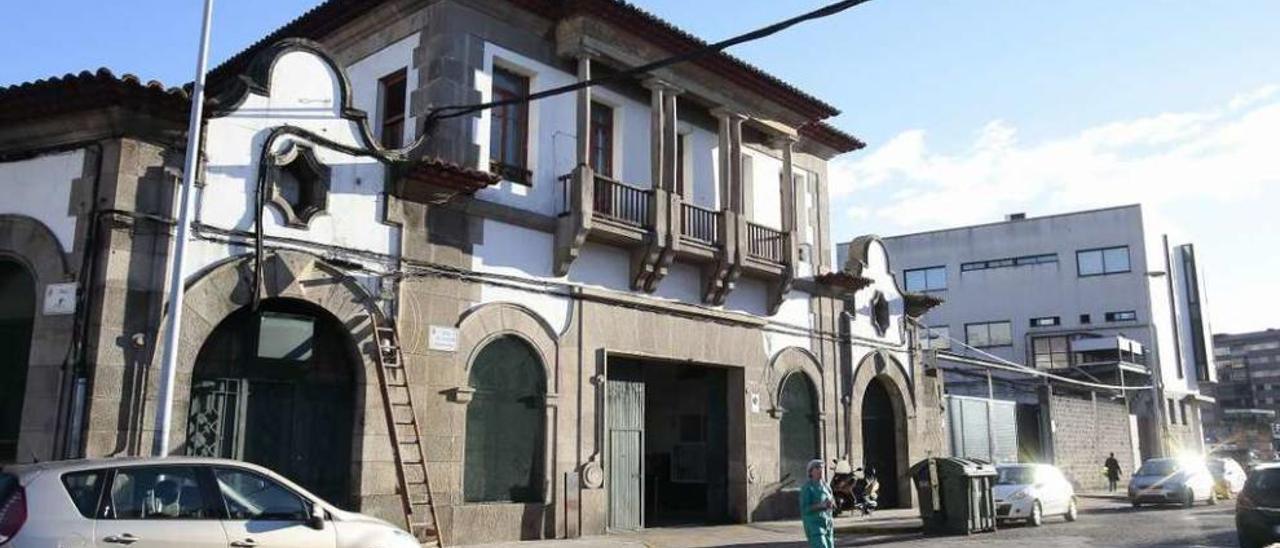 Exterior de las instalaciones de Conservas Albo en la calle Jacinto Benavente de Vigo. // Adrián Irago