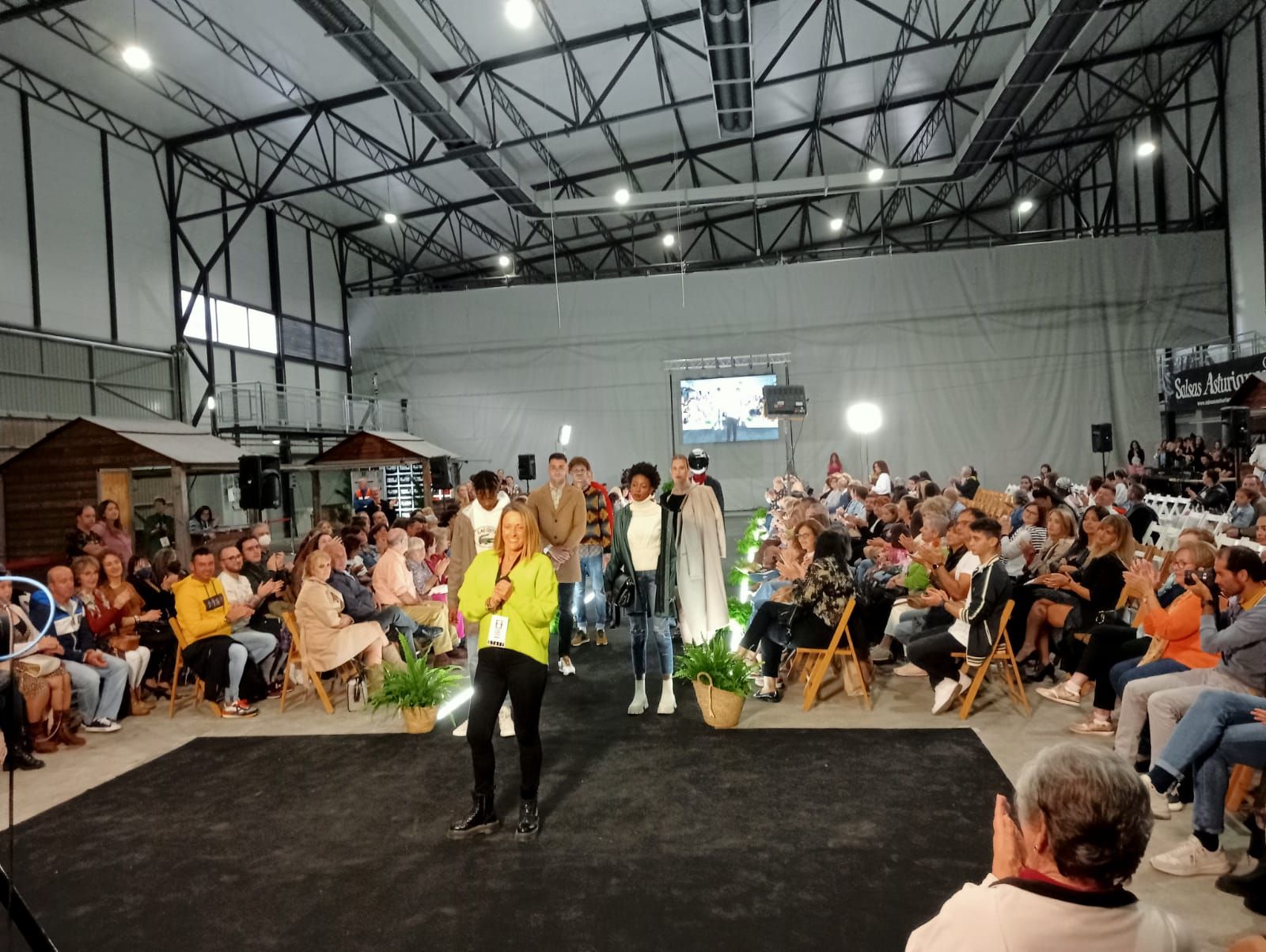 La pasarela de la moda de Laviana, un éxito con 400 participantes