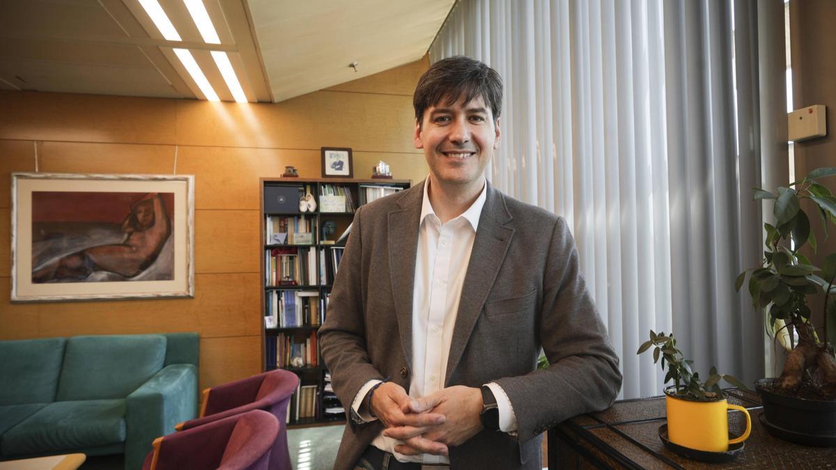 VÍDEO: El consejero de Ciencia, Borja Sánchez, concede en exclusiva una entrevista a LA NUEVA ESPAÑA tras su baja por un cáncer de colon