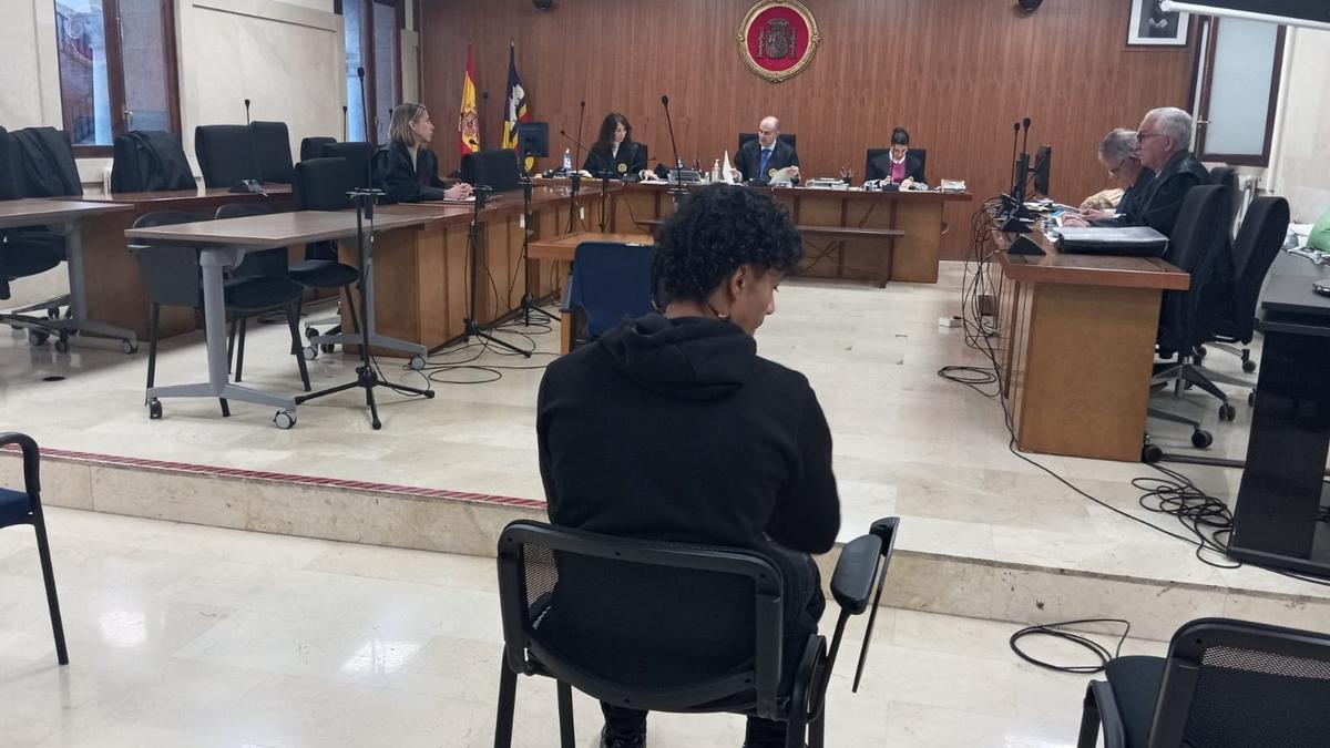 El acusado, hoy durante el juicio celebrado en la Audiencia.