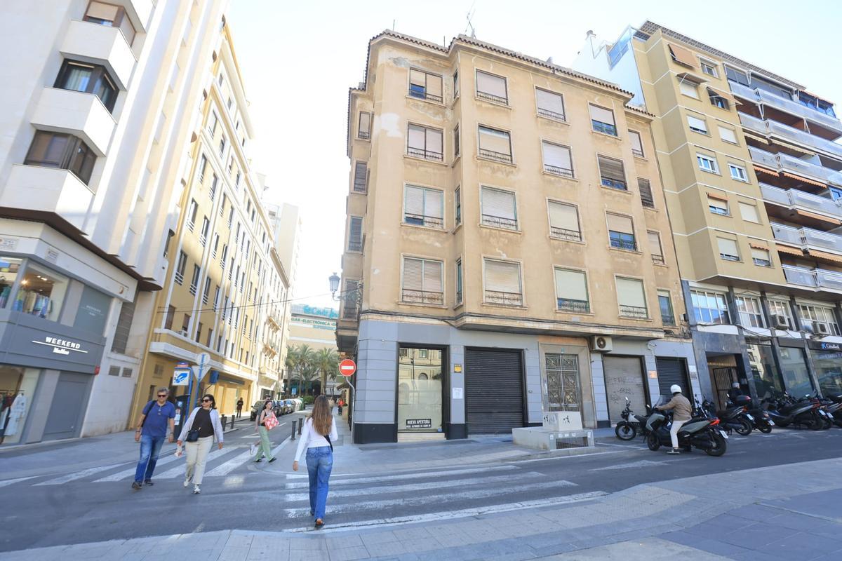 El futuro hotel contará con una cafetería en la planta baja y una piscina en la azotea.