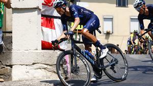 Enric Mas, durante el estreno pirenaico del Tour 2022.