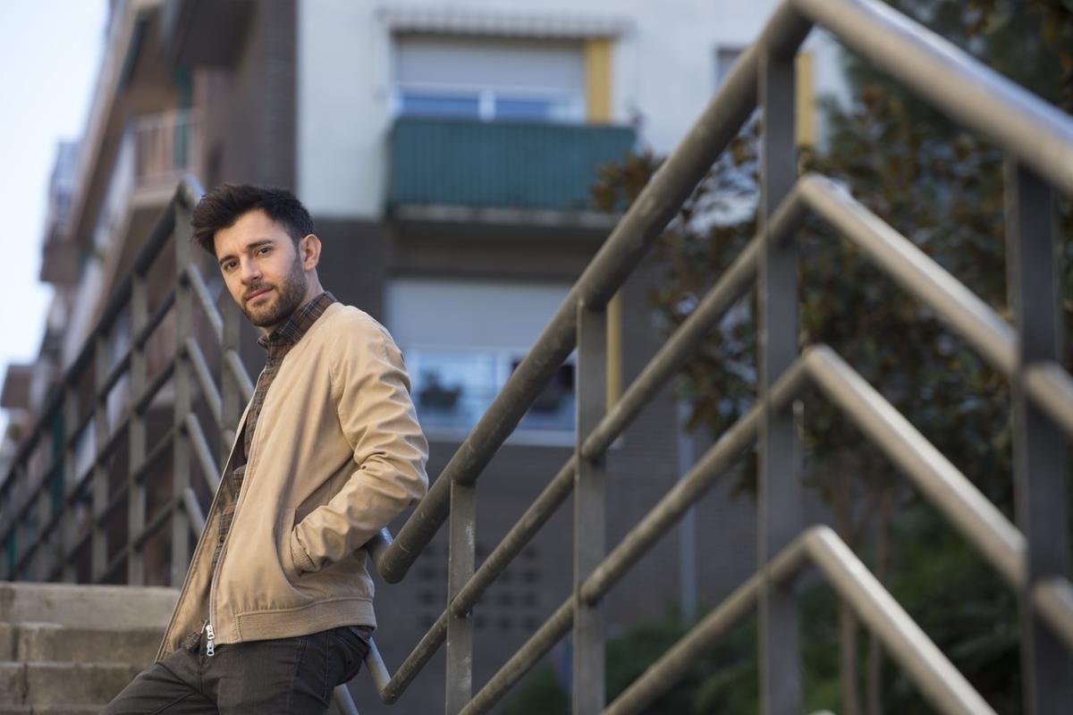 Xavier Escolà, inquilino desde principios de noviembre, de un piso en el barrio de Vallcarca.