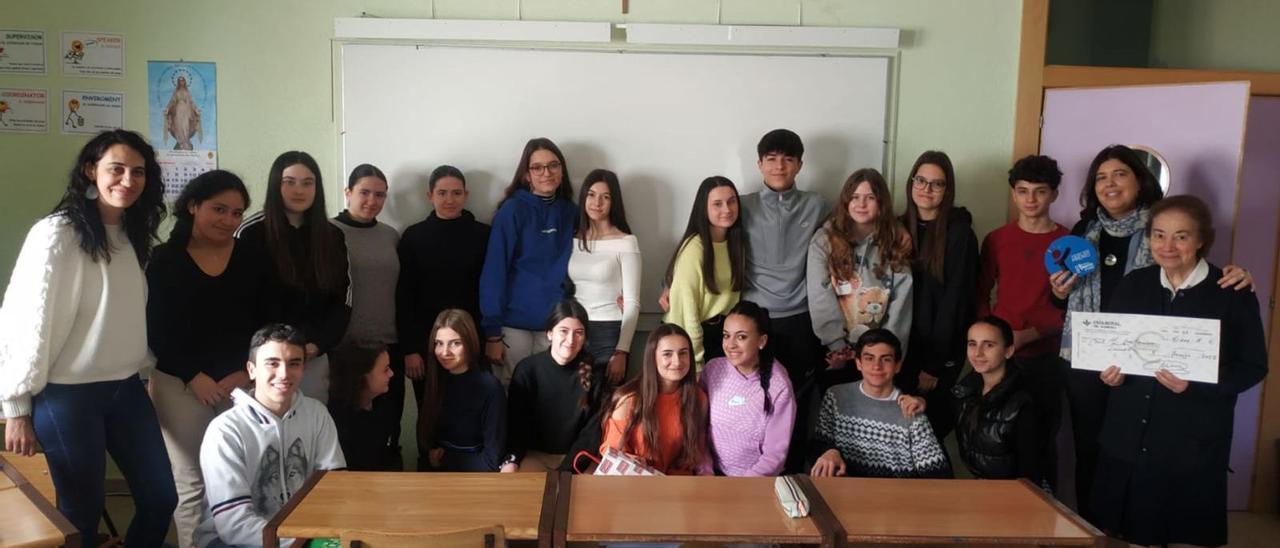 Los alumnos de 4º de la ESO del colegio Medalla Milagrosa, con el premio Talento Emprende de este año. | Cedida