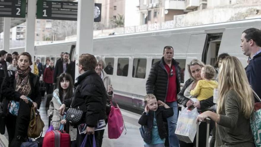 Renfe cancela seis AVE con Madrid por una huelga  durante la Semana Santa