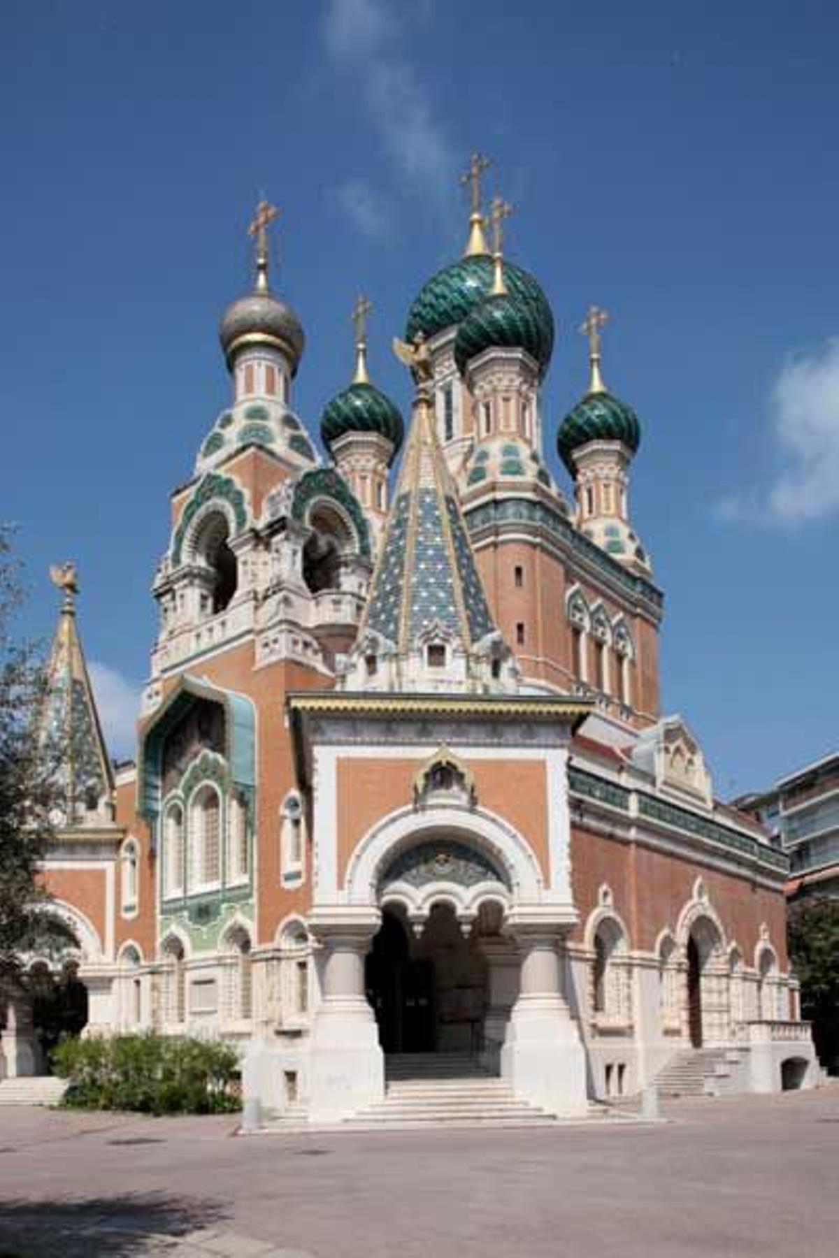 La catedral de San Nicolás de Niza es la catedral rusa ortodoxa más grande fuera de Rusia.