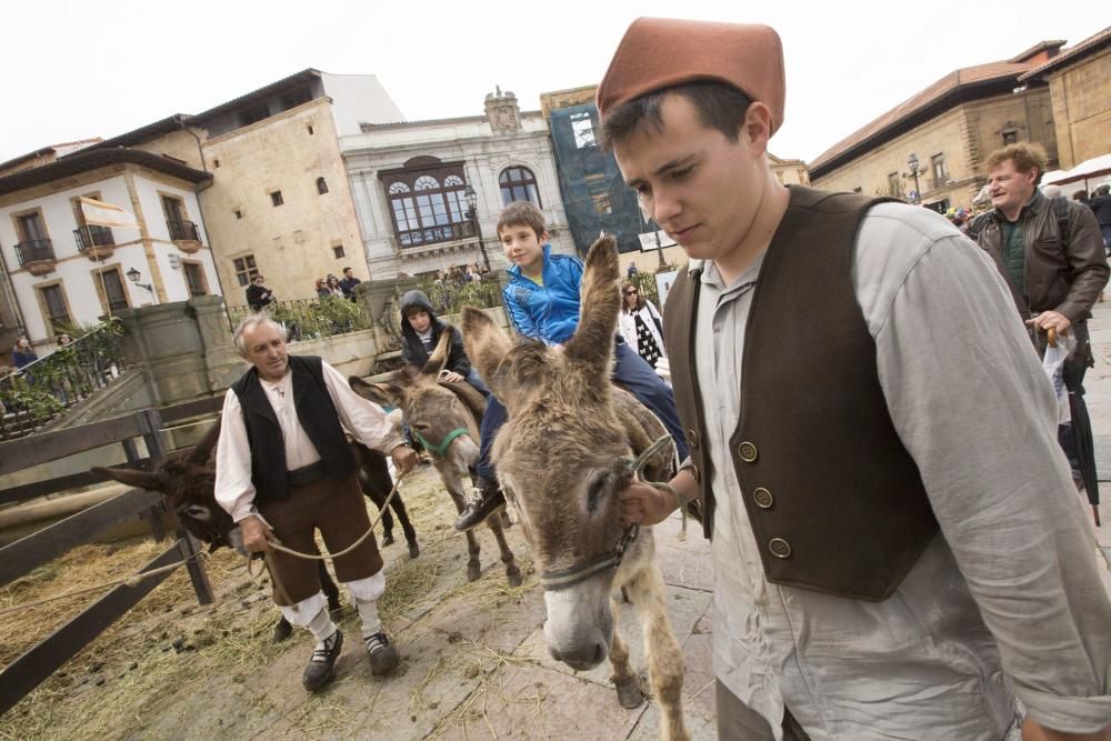 Feria de La Ascensión en la plaza de la Catedral de Oviedo