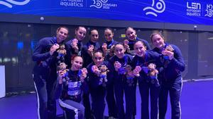 El equipo español posa con el bronce conquistado en Budapest