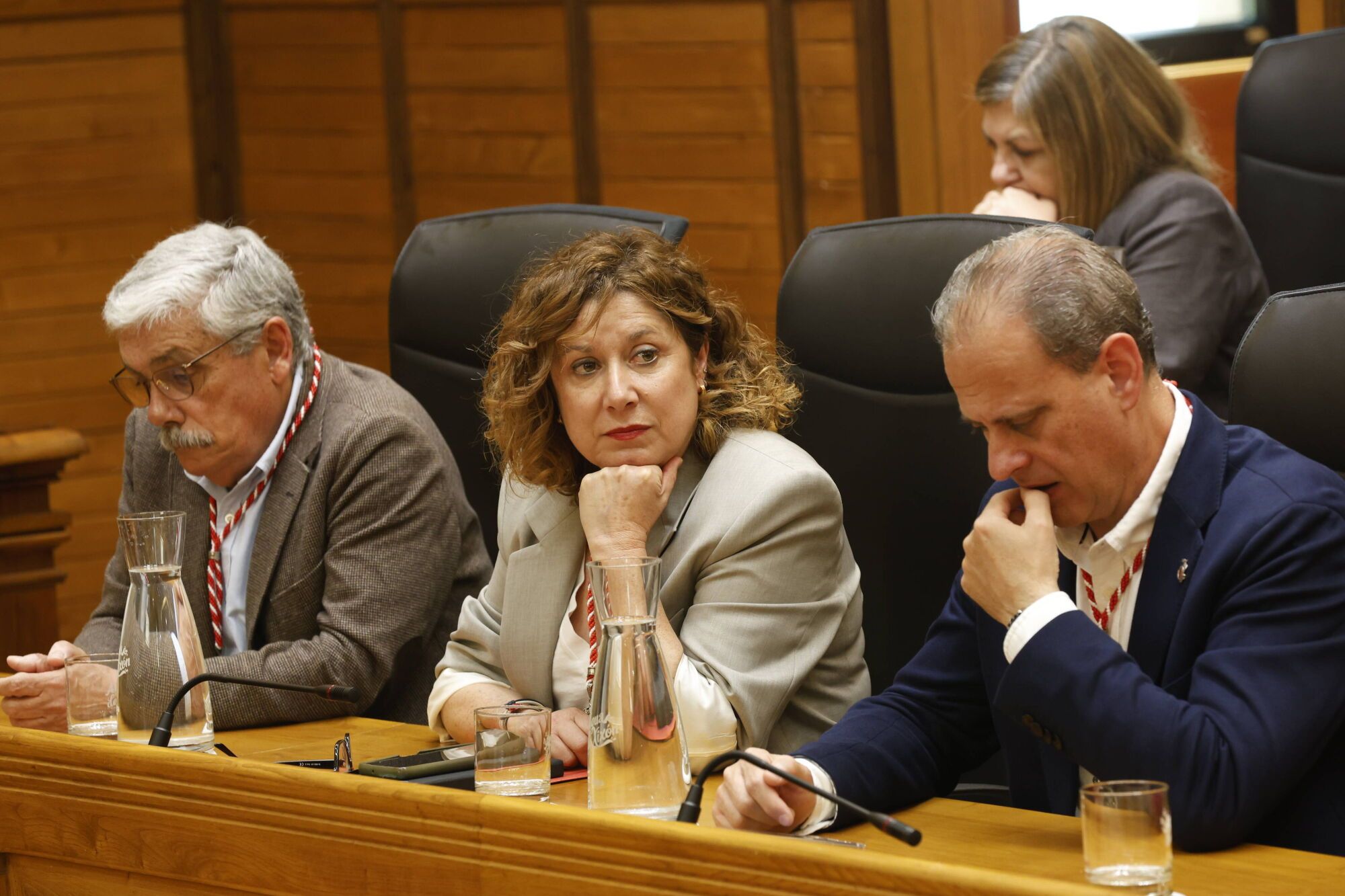 EN IMÁGENES: Gijón honra a sus vecinos ejemplares, ahora sí, tras la interrupción provocada por el apagón