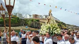 La Virgen del Carmen en Tapia, entre más flores que nunca