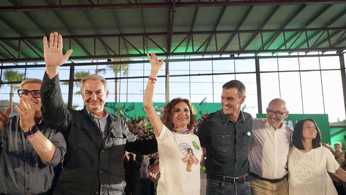 Rodríguez Zapatero, en un mítin de campaña celebrado en Cártama (Málaga) por las elecciones andaluzas.