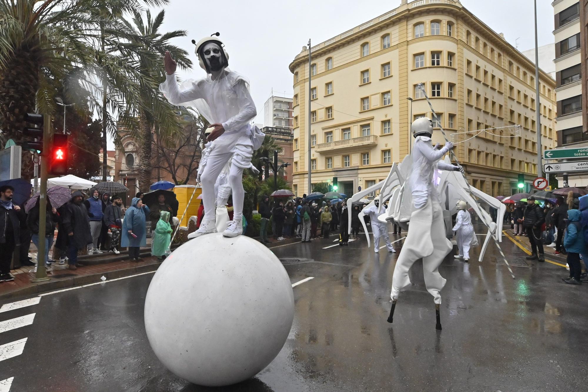 Teatro y música en el desfile de animación de la Magdalena