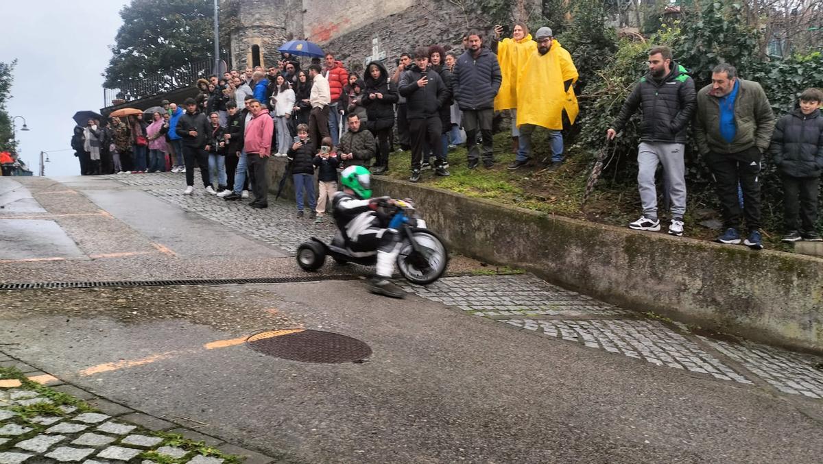 En imágenes: encuentro de autos locos en Luarca