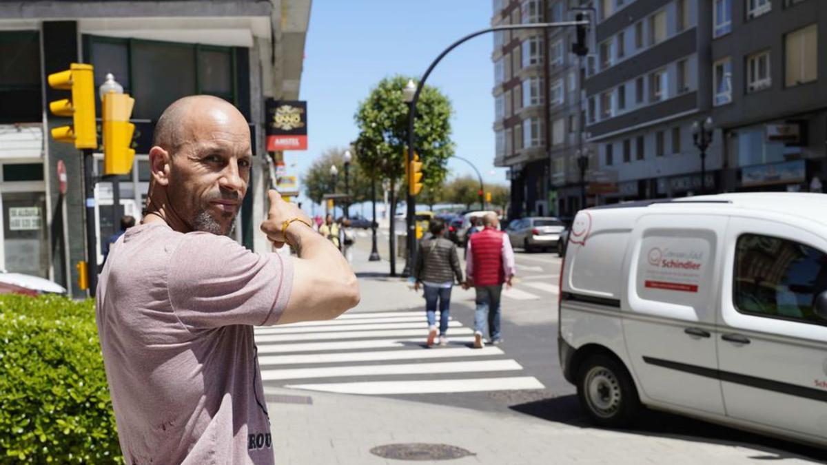 Carlos Fra Vigo, a la altura del parque de la Fábrica del Gas, ayer. | Irene Sirgo